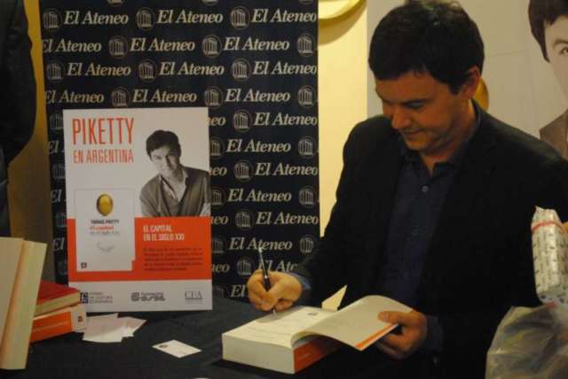 Thomas Piketty lors de sa séance de dédicaces à "El Ateneo Gran Splendid" ©KatelAndréani
